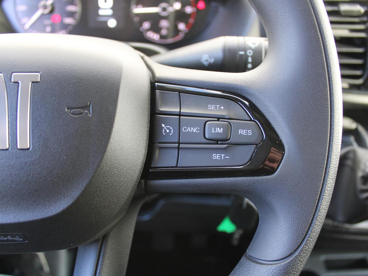 Fiat DUCATO 2.2 MultiJet 140 S&S L2H2 3.3t | Camera | Navi | Trekhaak | Cruise | 3 zits | PDC |