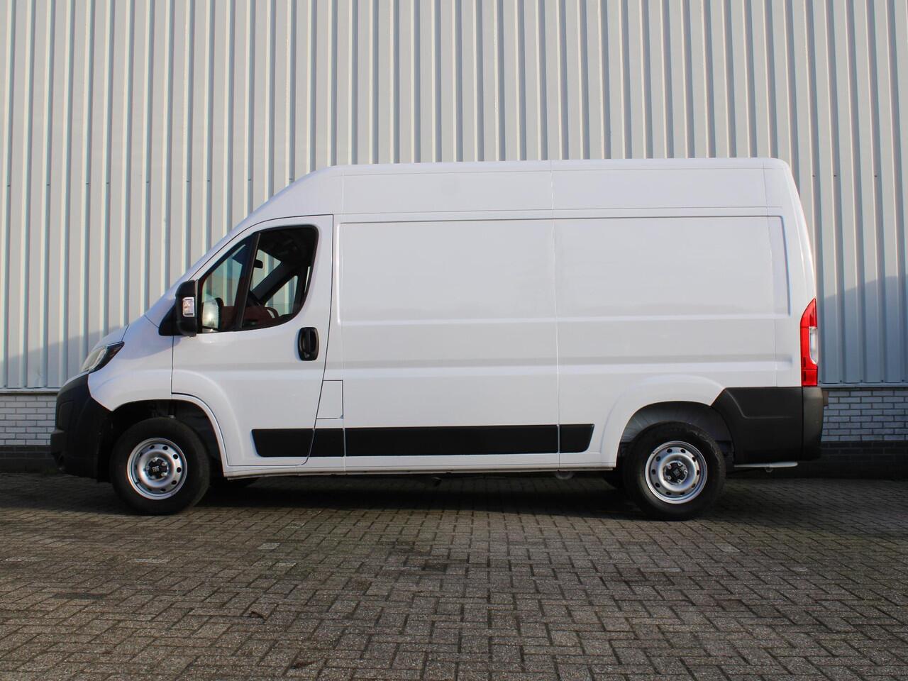 Fiat DUCATO 2.2 MultiJet 140 S&S L2H2 3.3t | Camera | Navi | Trekhaak | Cruise | 3 zits | PDC |