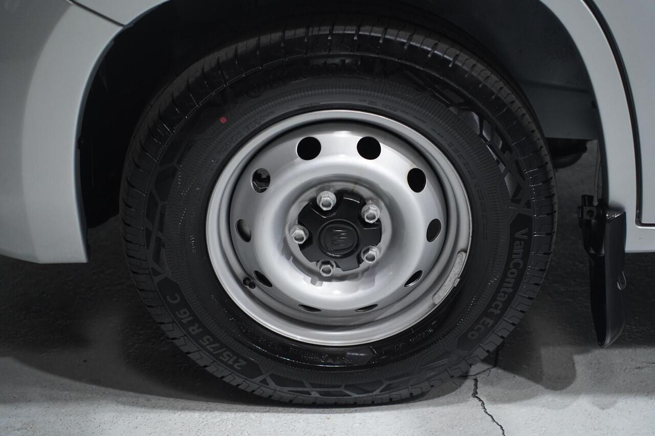 Fiat DUCATO 2.2 Mjet 140 pk Autotransporter Tijhof BPM vrij Airco, Trekhaak 3.000 kg, Cruise control, Nieuw 2024, 3-Zits