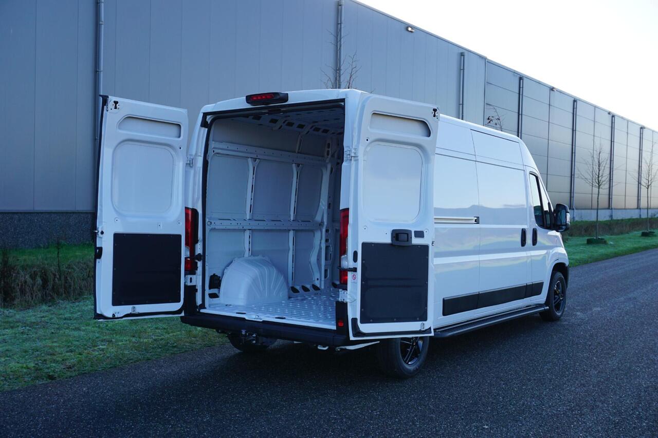 Fiat DUCATO 2.2 MultiJet 140 L3H2 3.5t |Garantie tot 2028 |Trekhaak |3500 KG |Nieuw |Camera |Cruise |Navi |Climate control |Groot scherm |Dode-hoek assistent