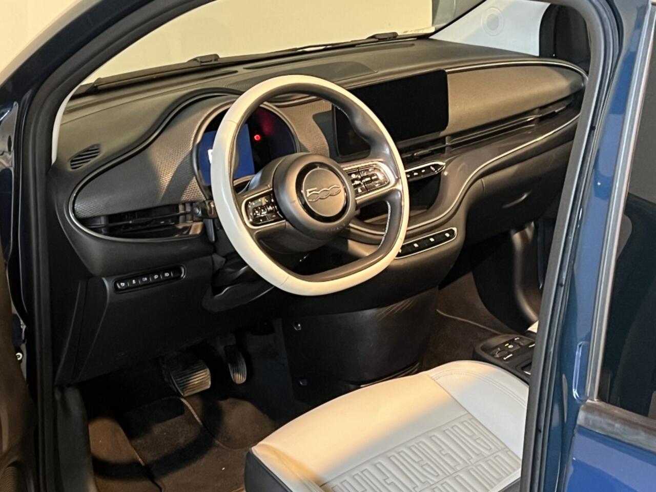 Fiat E-500 Cabrio La Prima 42 kWh * 12 mnd BOVAG garantie * RIJKLAARPRIJS !