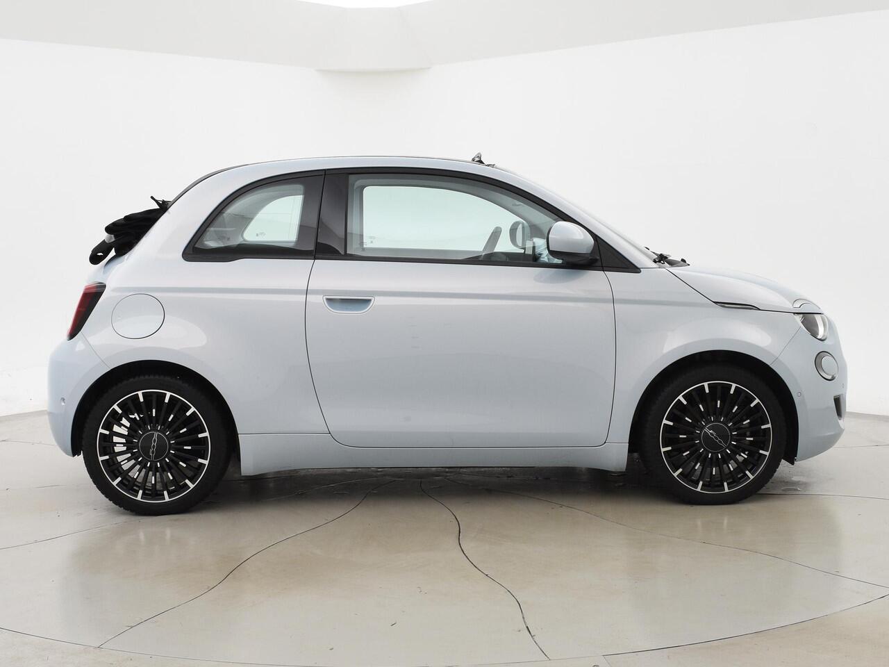 Fiat E-500 42 kWh Aut. *CELESTIAL BLUE* + STOELVERW. | CAMERA | 17 INCH | APPLE CARPLAY