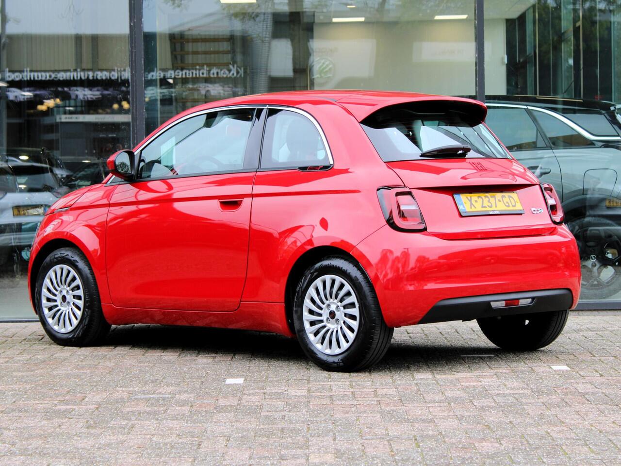 Fiat E-500 RED 24 kWh | Navi / Carplay / Climate