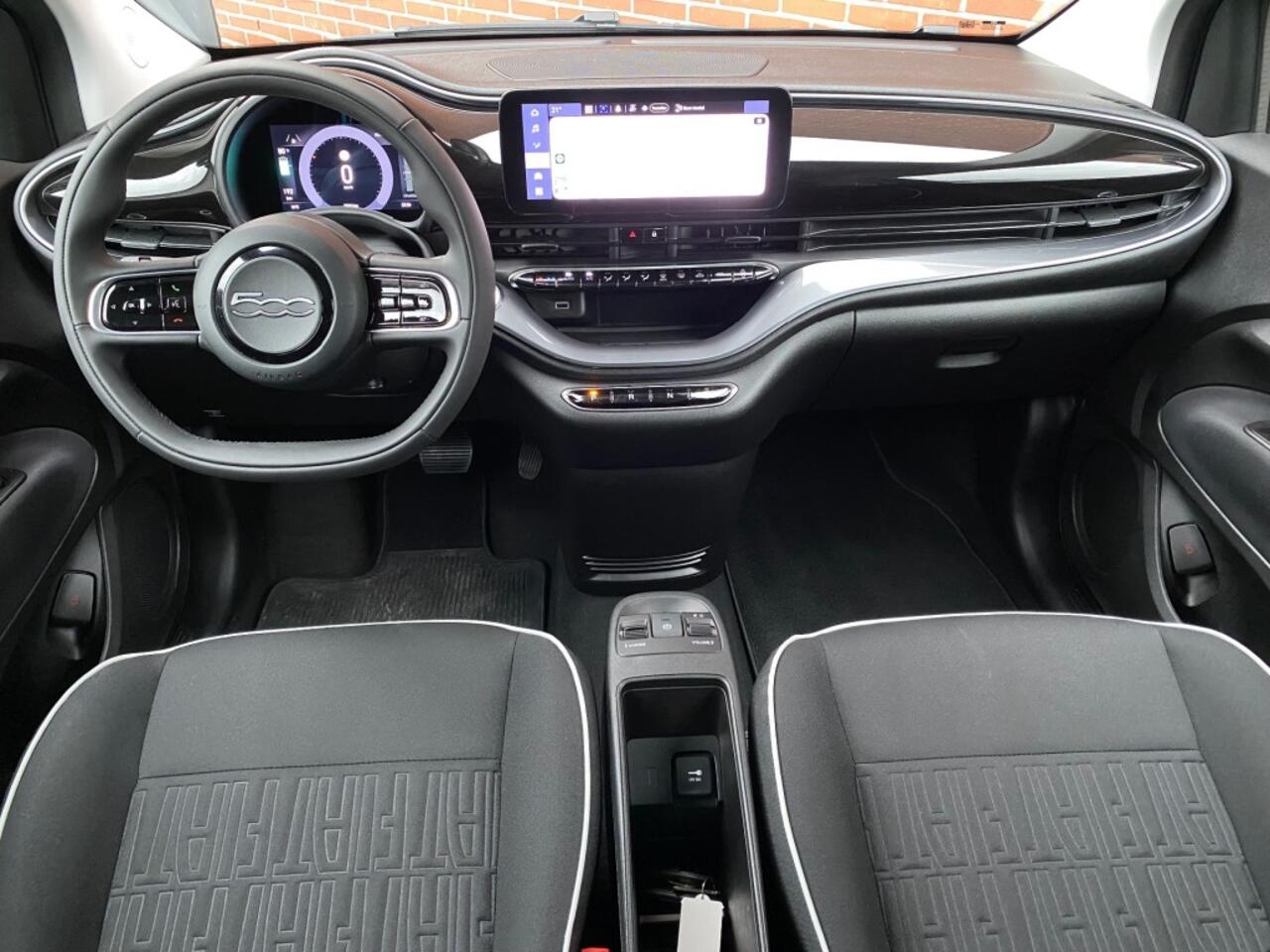 Fiat E-500 42 KWH SOH 97% CARPLAY CRUISE CLIMA DAB LICHTMETALEN VELGEN