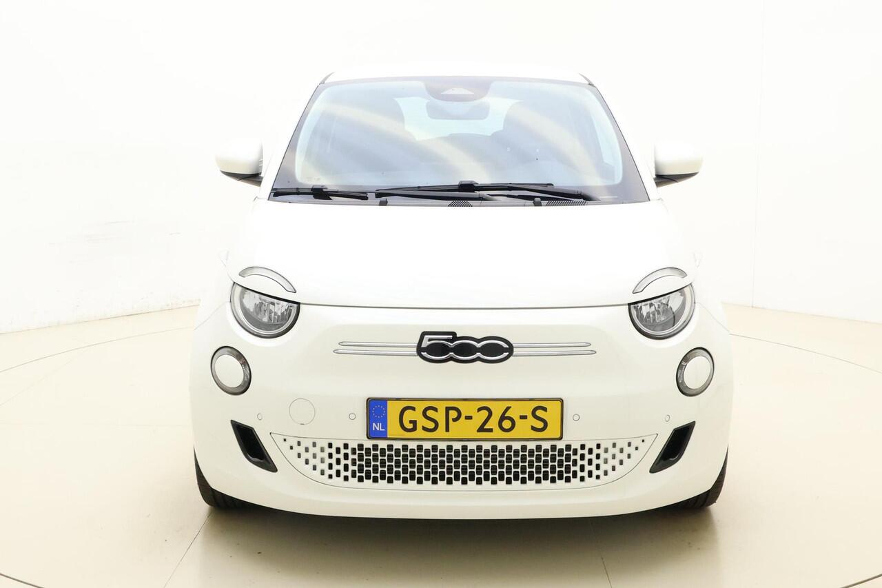 Fiat E-500 Urban 42 kWh Camera | Stoelverwarming | Keyless | Navigatie via Carplay | Parkeersensoren voor en achter | Geen kilometers