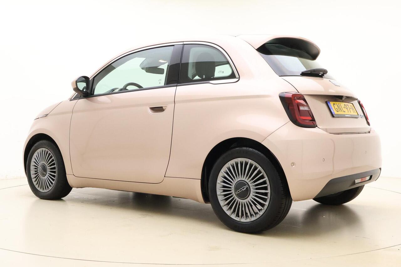 Fiat E-500 3+1 Urban 24 kWh | Climate control | Camera | Navigatie | Lichtmetalen velgen | Parkeersensoren voor en achter | DAB Radio | Cruise control | Bluetooth