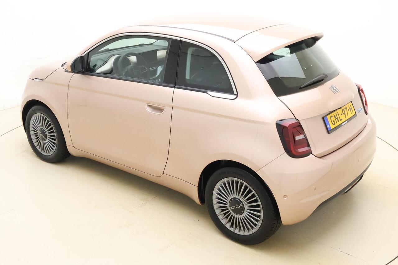 Fiat E-500 3+1 Urban 24 kWh | Climate control | Camera | Navigatie | Lichtmetalen velgen | Parkeersensoren voor en achter | DAB Radio | Cruise control | Bluetooth