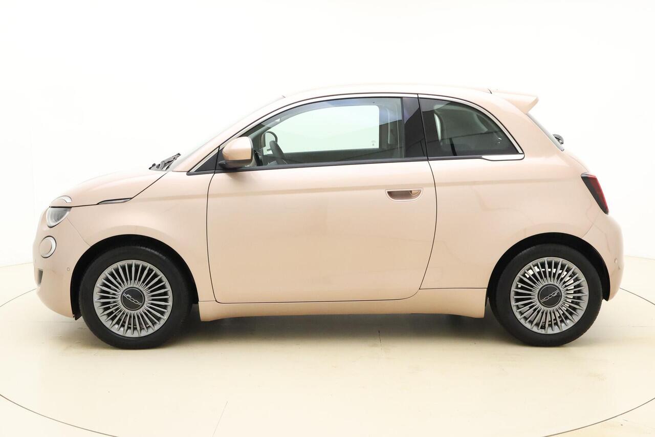 Fiat E-500 3+1 Urban 24 kWh | Climate control | Camera | Navigatie | Lichtmetalen velgen | Parkeersensoren voor en achter | DAB Radio | Cruise control | Bluetooth