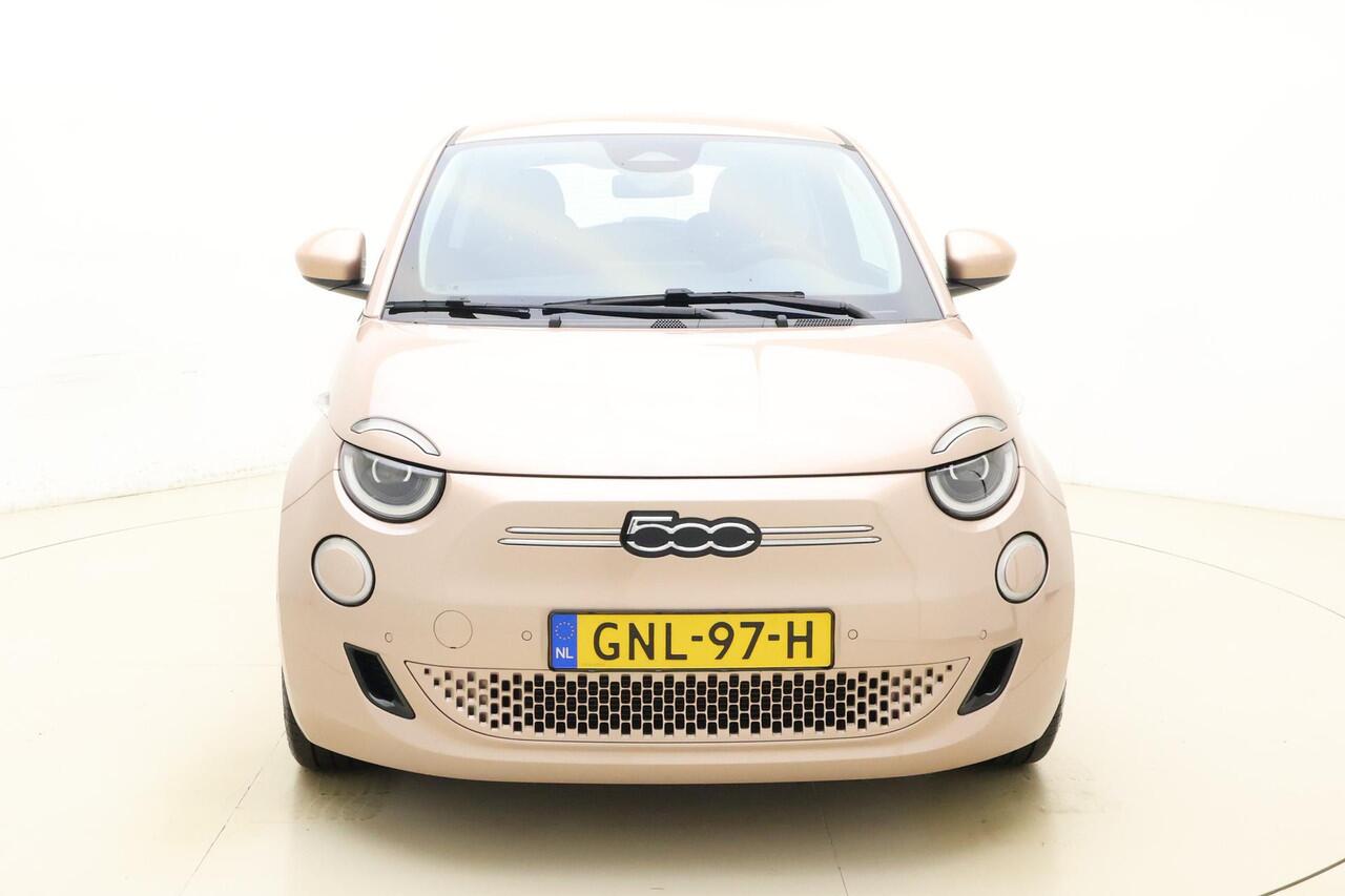 Fiat E-500 3+1 Urban 24 kWh | Climate control | Camera | Navigatie | Lichtmetalen velgen | Parkeersensoren voor en achter | DAB Radio | Cruise control | Bluetooth