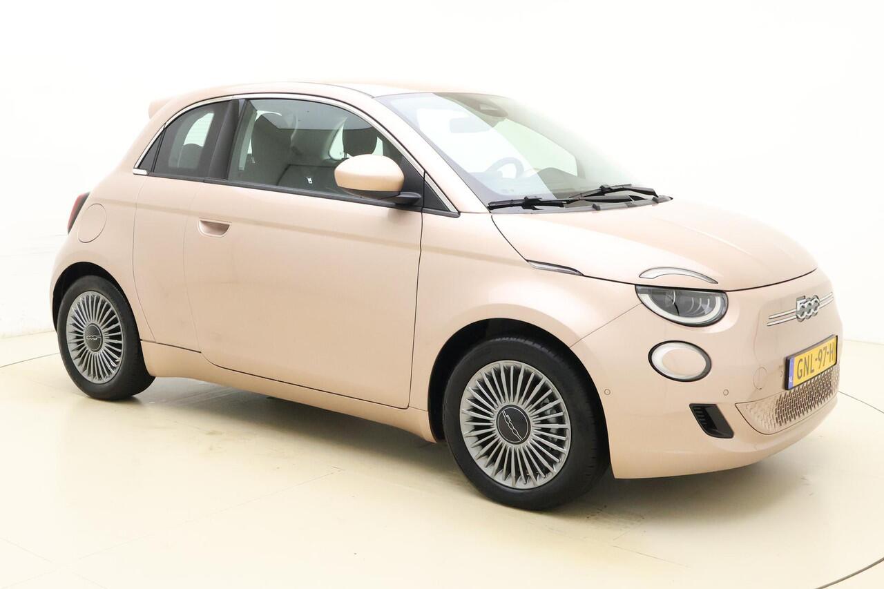Fiat E-500 3+1 Urban 24 kWh | Climate control | Camera | Navigatie | Lichtmetalen velgen | Parkeersensoren voor en achter | DAB Radio | Cruise control | Bluetooth