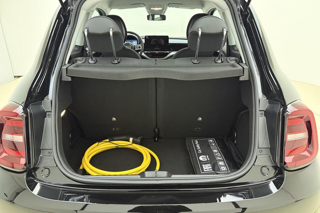 Fiat E-500 3+1 Urban 24 kWh | Navigatie | Stoelverwarming | Lichtmetalen velgen | Camera | Parkeersensoren | Keyless | Dodehoekdetectie