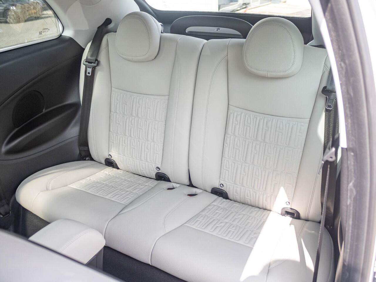 Fiat E-500 Cabrio La Prima 42 kWh | 17% Bijtelling | Clima | Cruise | Leder | 17" | Priv Glass | Winter Pack | JBL Sound | BSM | Apple Carplay