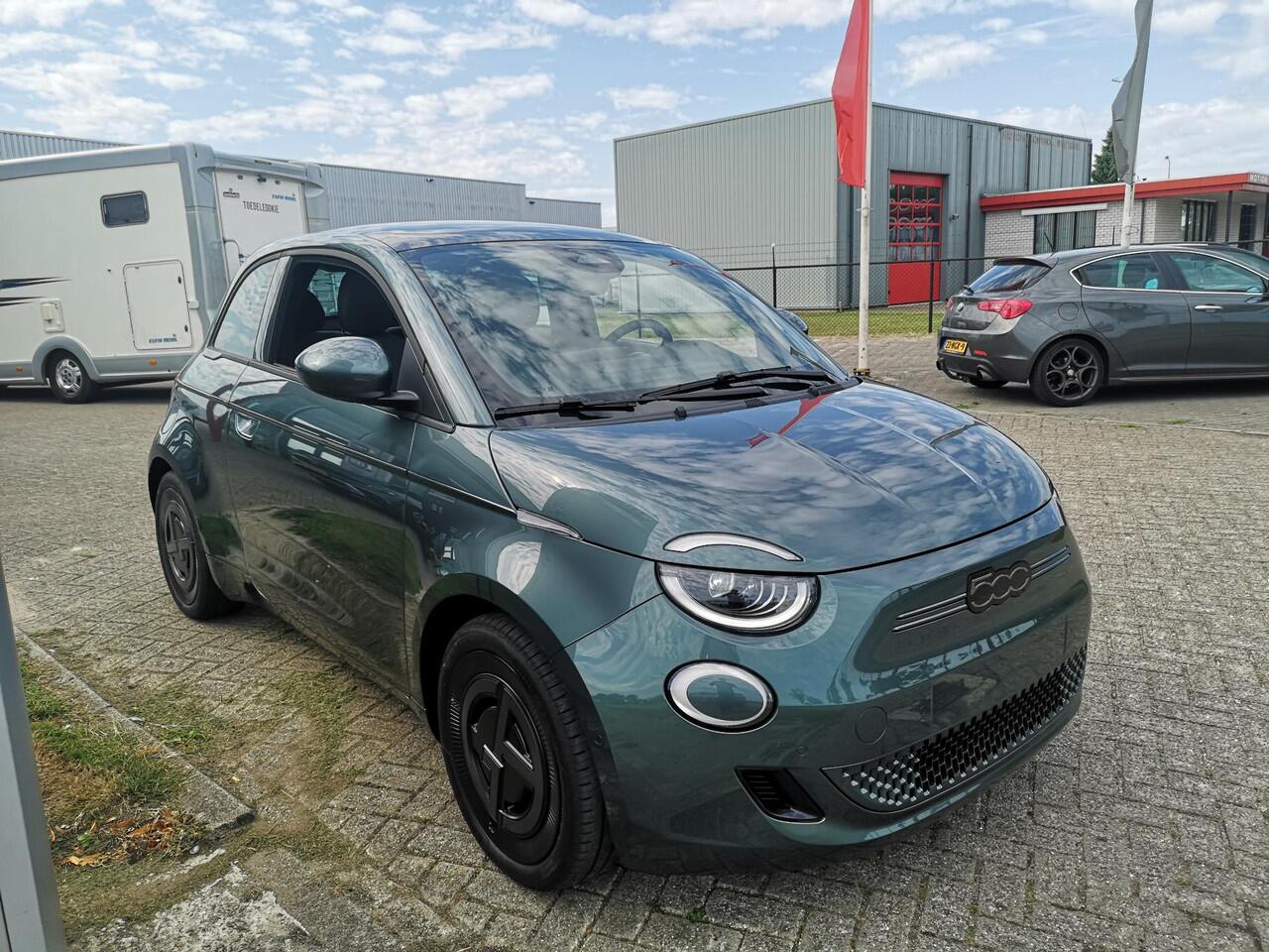 Fiat E-500 Giorgio Armani Edition 42 kWh | Full option | Camera | Carplay | Adaptive cruise | Stoelverwarming | LED koplampen