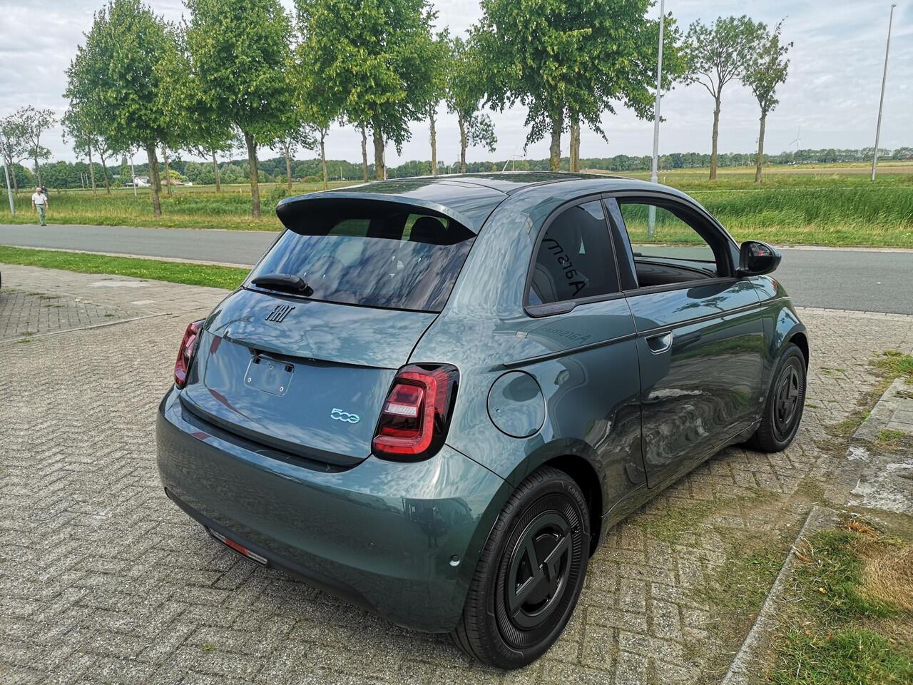 Fiat E-500 Giorgio Armani Edition 42 kWh | Full option | Camera | Carplay | Adaptive cruise | Stoelverwarming | LED koplampen