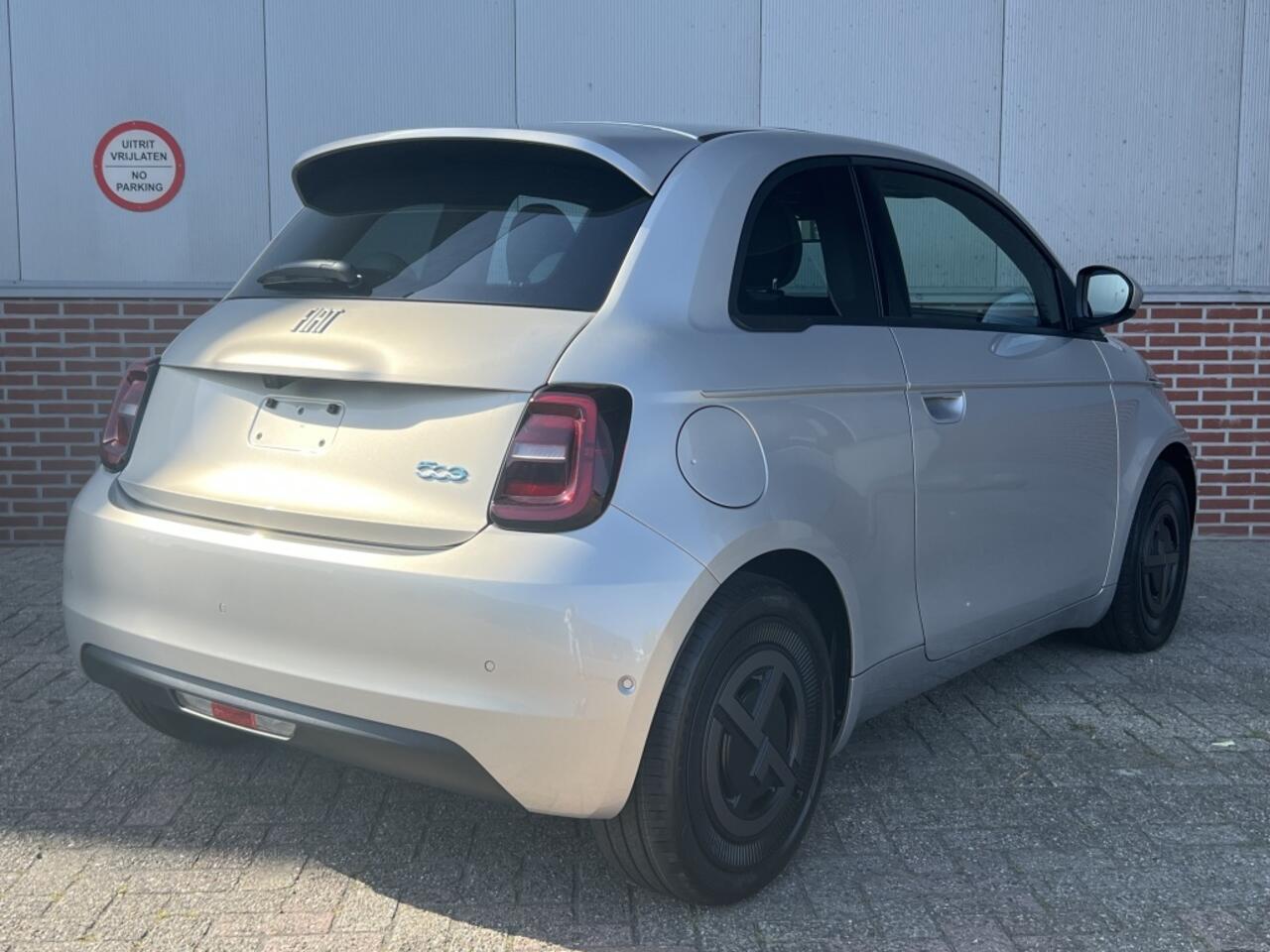 Fiat E-500 Giorgio Armani Edition 42 kWh | LED | JBL | Limited Edition