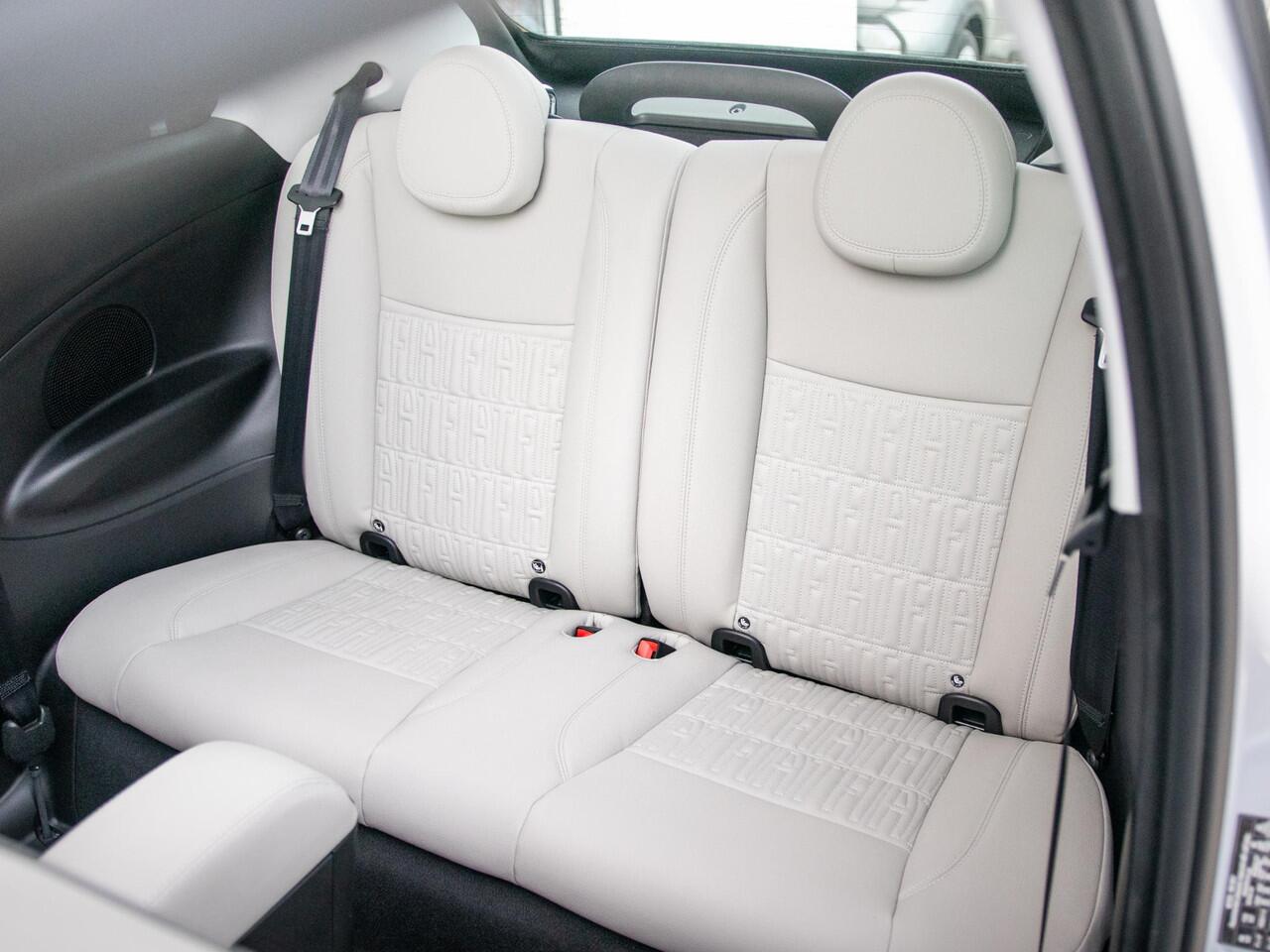 Fiat E-500 Cabrio La Prima 42 kWh | 17% Bijtelling | Clima | Cruise | Leder | 17" | Priv Glass | Winter Pack | JBL Sound | BSM | Apple Carplay