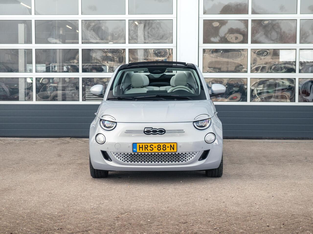 Fiat E-500 Cabrio La Prima 42 kWh | 17% Bijtelling | Clima | Cruise | Leder | 17" | Priv Glass | Winter Pack | JBL Sound | BSM | Apple Carplay