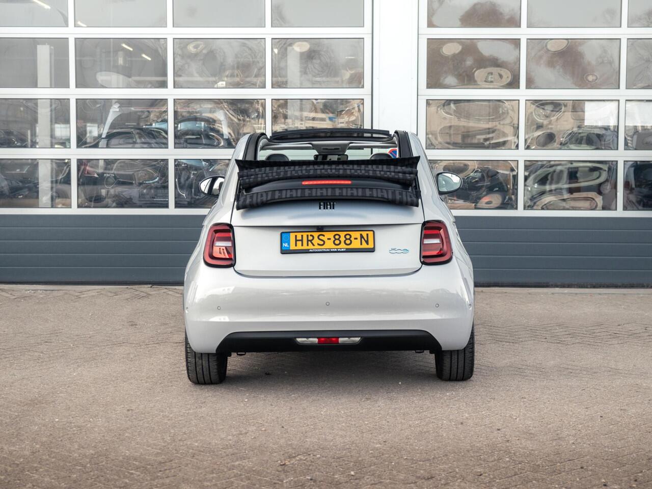 Fiat E-500 Cabrio La Prima 42 kWh | 17% Bijtelling | Clima | Cruise | Leder | 17" | Priv Glass | Winter Pack | JBL Sound | BSM | Apple Carplay