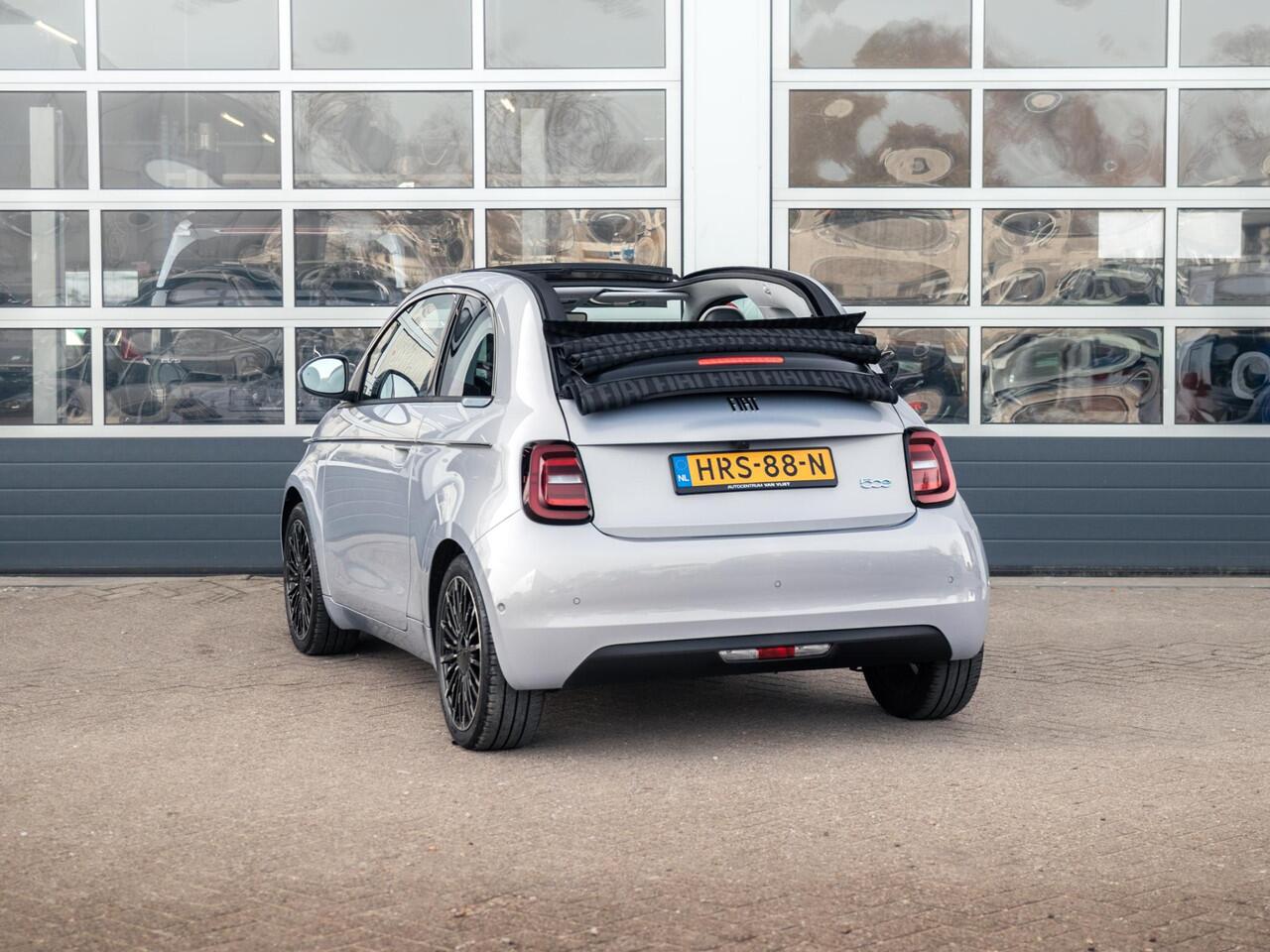 Fiat E-500 Cabrio La Prima 42 kWh | 17% Bijtelling | Clima | Cruise | Leder | 17" | Priv Glass | Winter Pack | JBL Sound | BSM | Apple Carplay