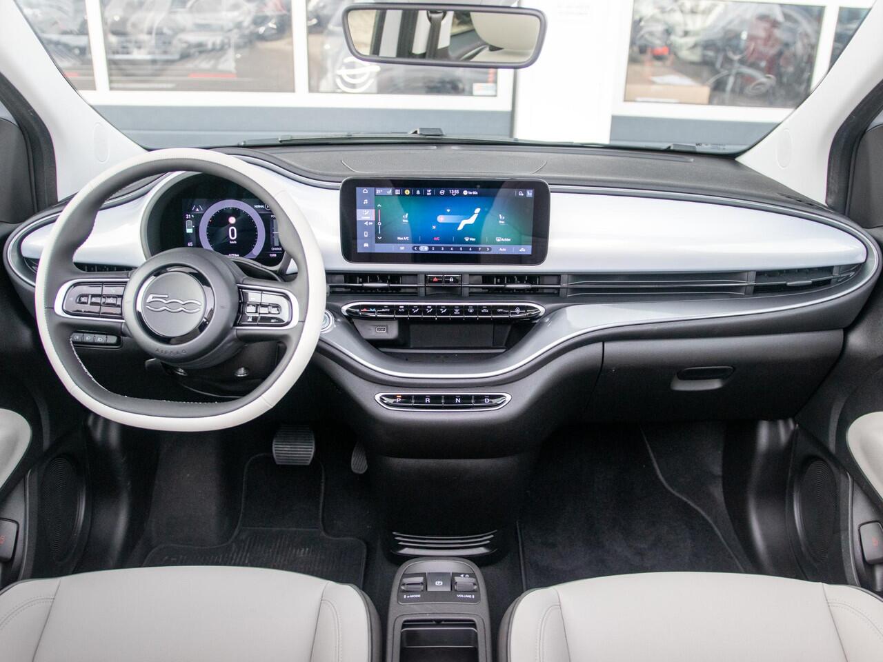 Fiat E-500 Cabrio La Prima 42 kWh | 17% Bijtelling | Clima | Cruise | Leder | 17" | Priv Glass | Winter Pack | JBL Sound | BSM | Apple Carplay