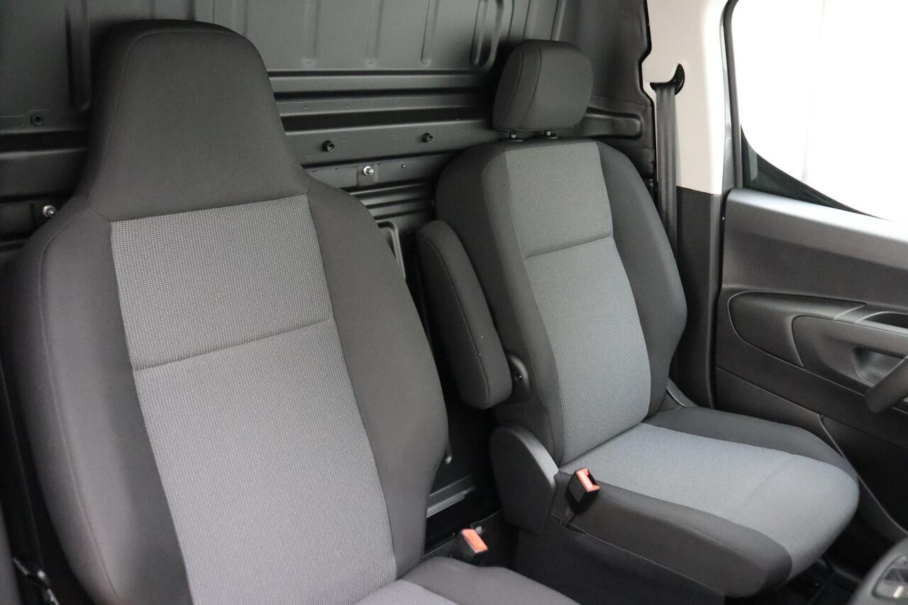 Fiat E-Doblo 136 L1 50 kWh | NIEUW | Navigatie | Climate control | Cruise control | DAB+ | Laadruimte betimmering | Metallic lak | Parkeersensoren | Zijschuifdeur