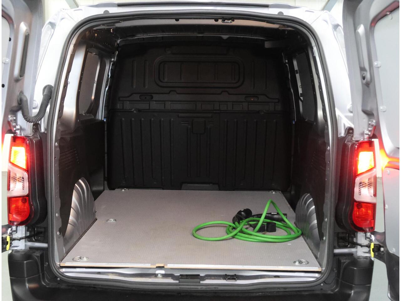 Fiat E-Doblo 136PK 50kWh L1H1 | 1ste eigenaar | Navigatie | AppleCarPlay/AndroidAuto | Houtenlaadvloer | Cruise Control | Climate Control | Navigatie | Parkeersensoren | DAB Radio | Armsteun | Parkeersensoren |