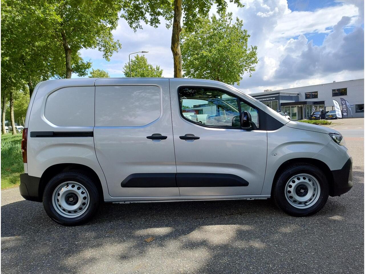 Fiat E-Doblo L1 50 kWh 136pk | 8 jaar garantie | 0% financial lease | Multimedia | Apple Carplay | Android Auto | Achteruitrijcamera | Parkeersensoren achter | Winter pakket | Stoelverwarming | Stuurverwarming | Warmtepomp | Digital cockpit | Stuurwielbediening | Rese