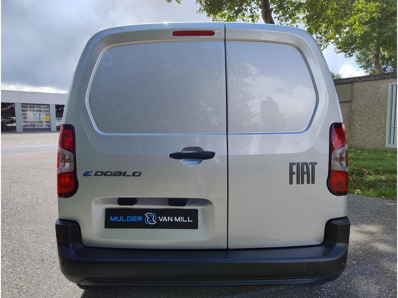 Fiat E-Doblo L1 50 kWh 136pk | 8 jaar garantie | 0% financial lease | Multimedia | Apple Carplay | Android Auto | Achteruitrijcamera | Parkeersensoren achter | Winter pakket | Stoelverwarming | Stuurverwarming | Warmtepomp | Digital cockpit | Stuurwielbediening | Rese