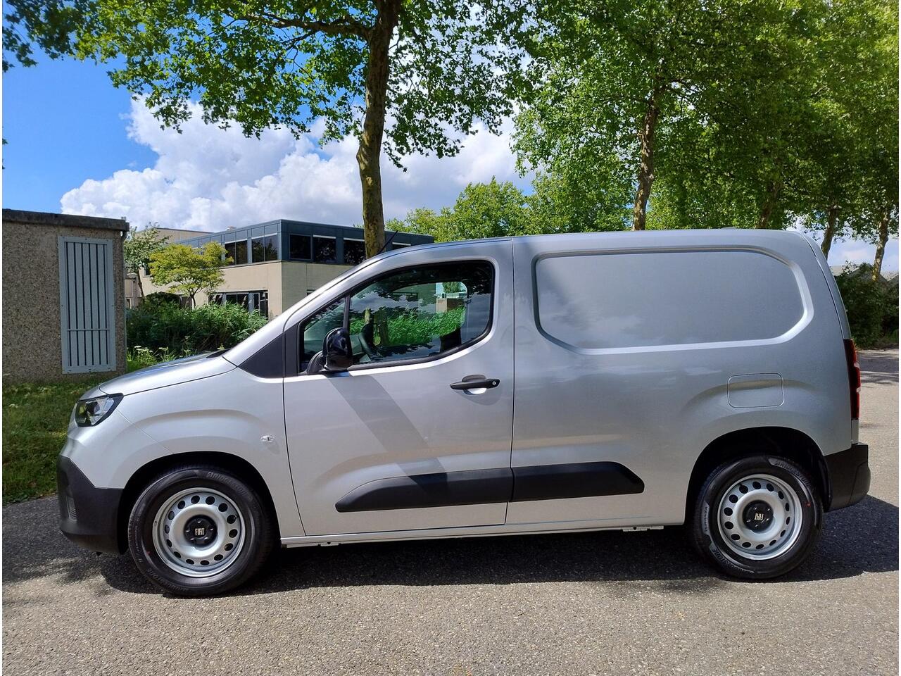 Fiat E-Doblo L1 50 kWh 136pk | 8 jaar garantie | 0% financial lease | Apple Carplay | Android Auto | Multimedia | Achteruitrijcamera | Parkeersensoren achter | Winter pakket | Stoelverwarming | Stuurverwarming | Stuurwielbediening | Reservewiel | Houten afwerking laad