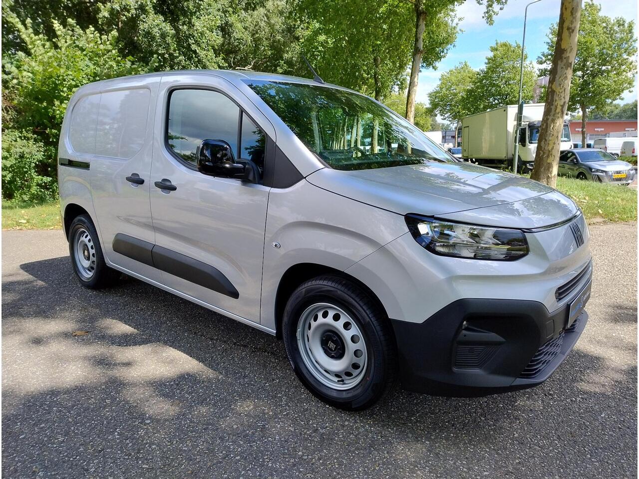 Fiat E-Doblo L1 50 kWh 136pk | 8 jaar garantie | 0% financial lease | Apple Carplay | Android Auto | Multimedia | Achteruitrijcamera | Parkeersensoren achter | Winter pakket | Stoelverwarming | Stuurverwarming | Stuurwielbediening | Reservewiel | Houten afwerking laad