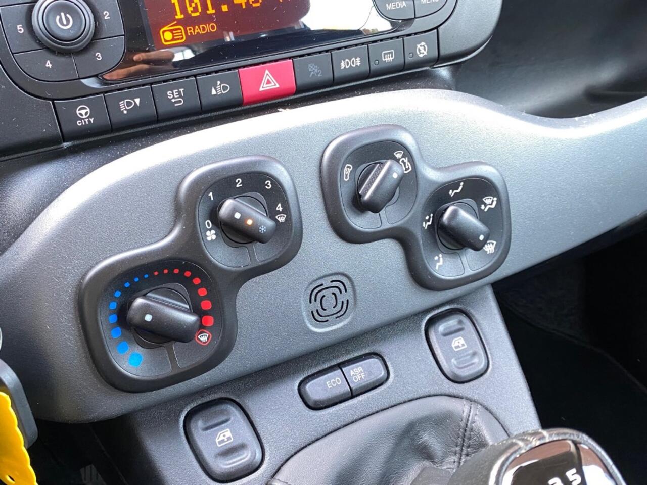Fiat PANDA 0.9 TWINAIR LOUNGE 80 PK AIRCO TREKHAAK BLUETOOTH