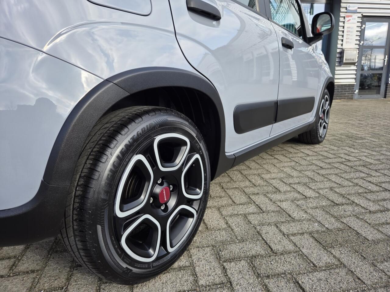 Fiat PANDA 1.0 Hybrid City Life | Carplay | Pdc |