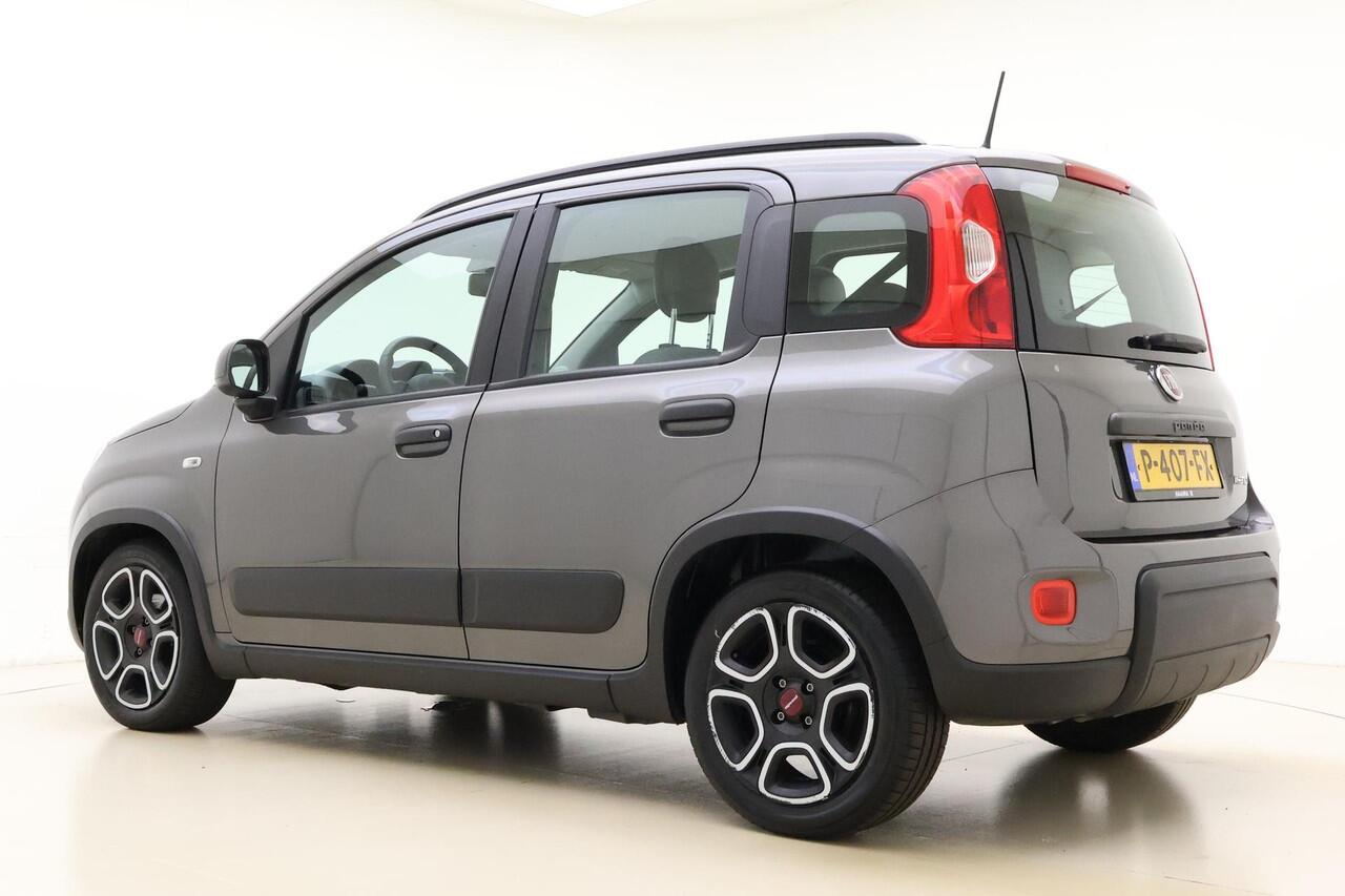 Fiat PANDA 1.0 Hybrid City Life | Navigatie via Carplay | 3 Zitplaatsen | Airco | Dakrails | Hoge instap | City functie | Metaallak | Electrische ramen