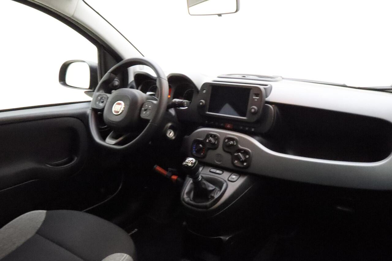 Fiat PANDA 1.0 Hybrid City Life | Navigatie via Carplay | 3 Zitplaatsen | Airco | Dakrails | Hoge instap | City functie | Metaallak | Electrische ramen