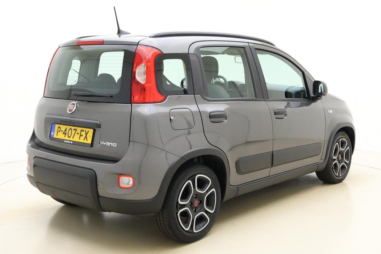 Fiat PANDA 1.0 Hybrid City Life | Navigatie via Carplay | 3 Zitplaatsen | Airco | Dakrails | Hoge instap | City functie | Metaallak | Electrische ramen