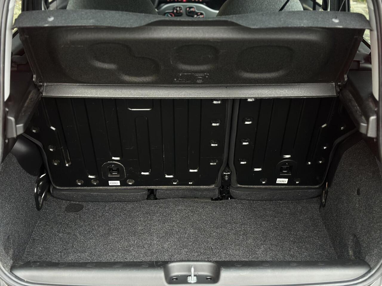 Fiat PANDA 1.0 Hybrid City Life | Navigatie via Carplay | 5 Zitplaatsen | Airco | Dakrails | Hoge instap | City functie | Metaallak | Electrische ramen |