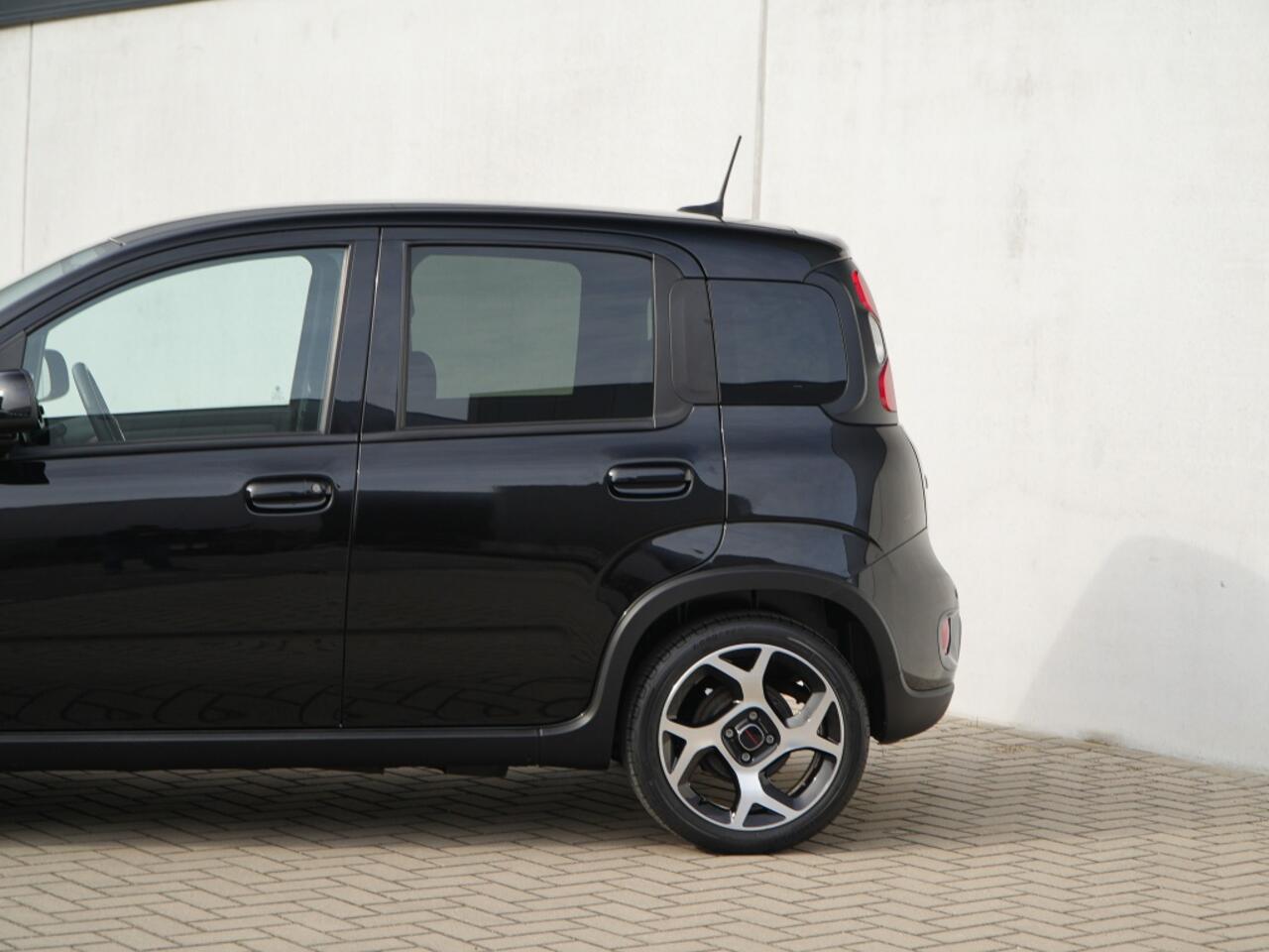 Fiat PANDA 1.0 Hybrid 70 PK Sport | Carplay | PDC | Privacy | 5zits | 1ste
