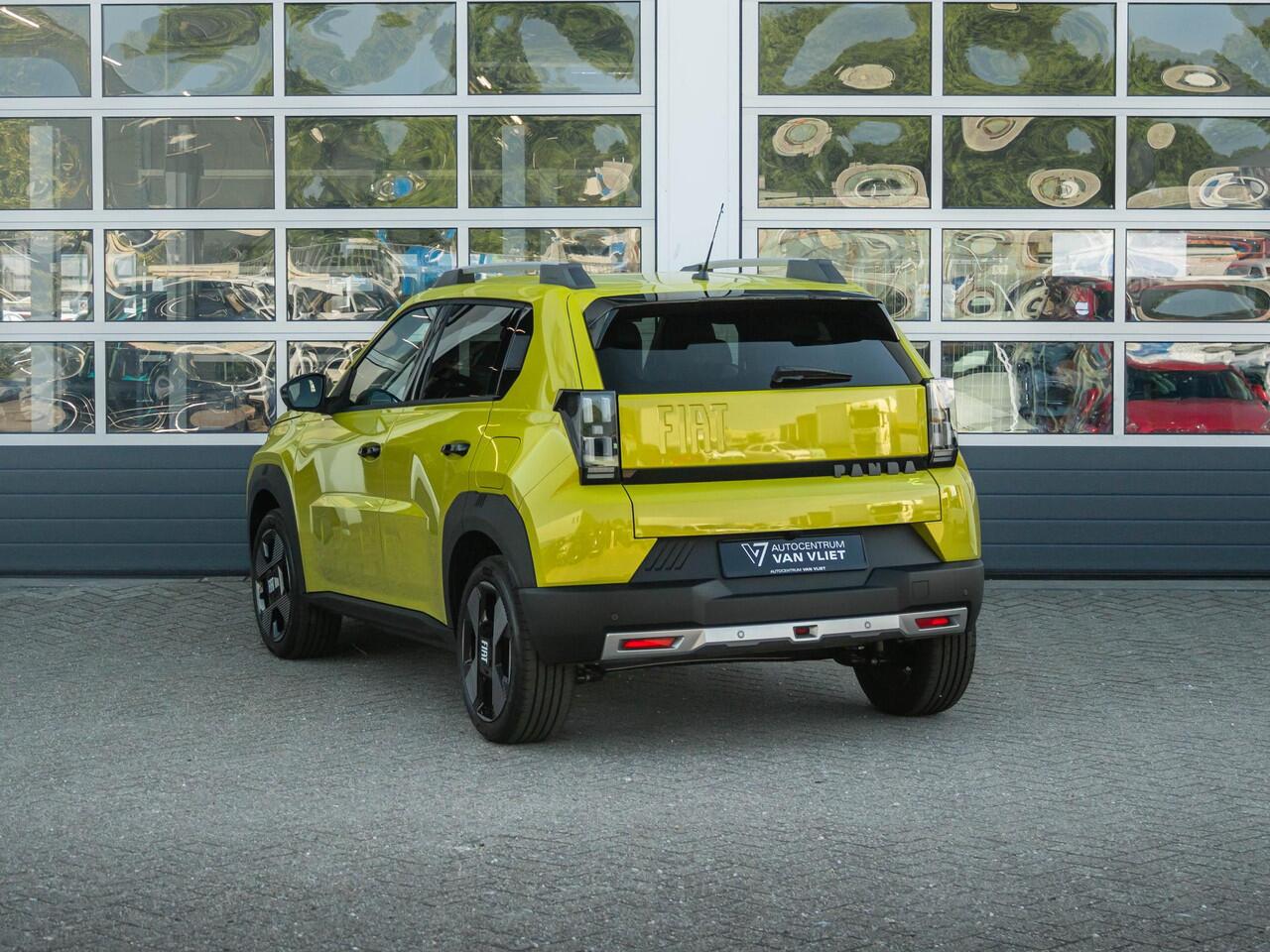 Fiat PANDA Grande La Prima 11 kW 44 kWh | Uit voorraad leverbaar | Clima | Cruise | Camera | Apple Carplay | 17" | Navi | Winter Pack