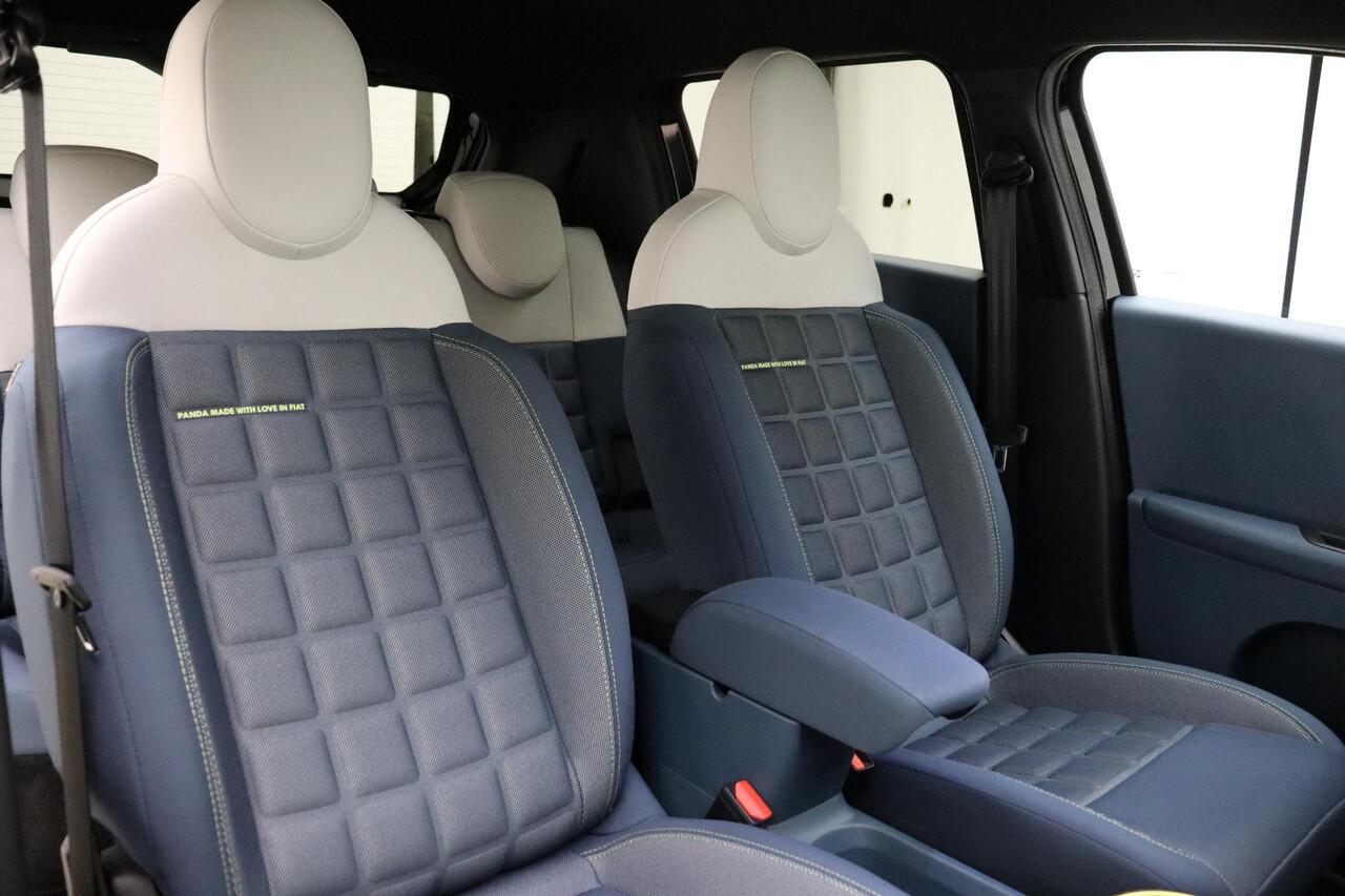 Fiat PANDA Grande 1.2 Hybrid La Prima Automaat | NIEUW MODEL | Navigatie | Climate control | Camera | Hoge instap | Dakrails | Lichtmetalen velgen