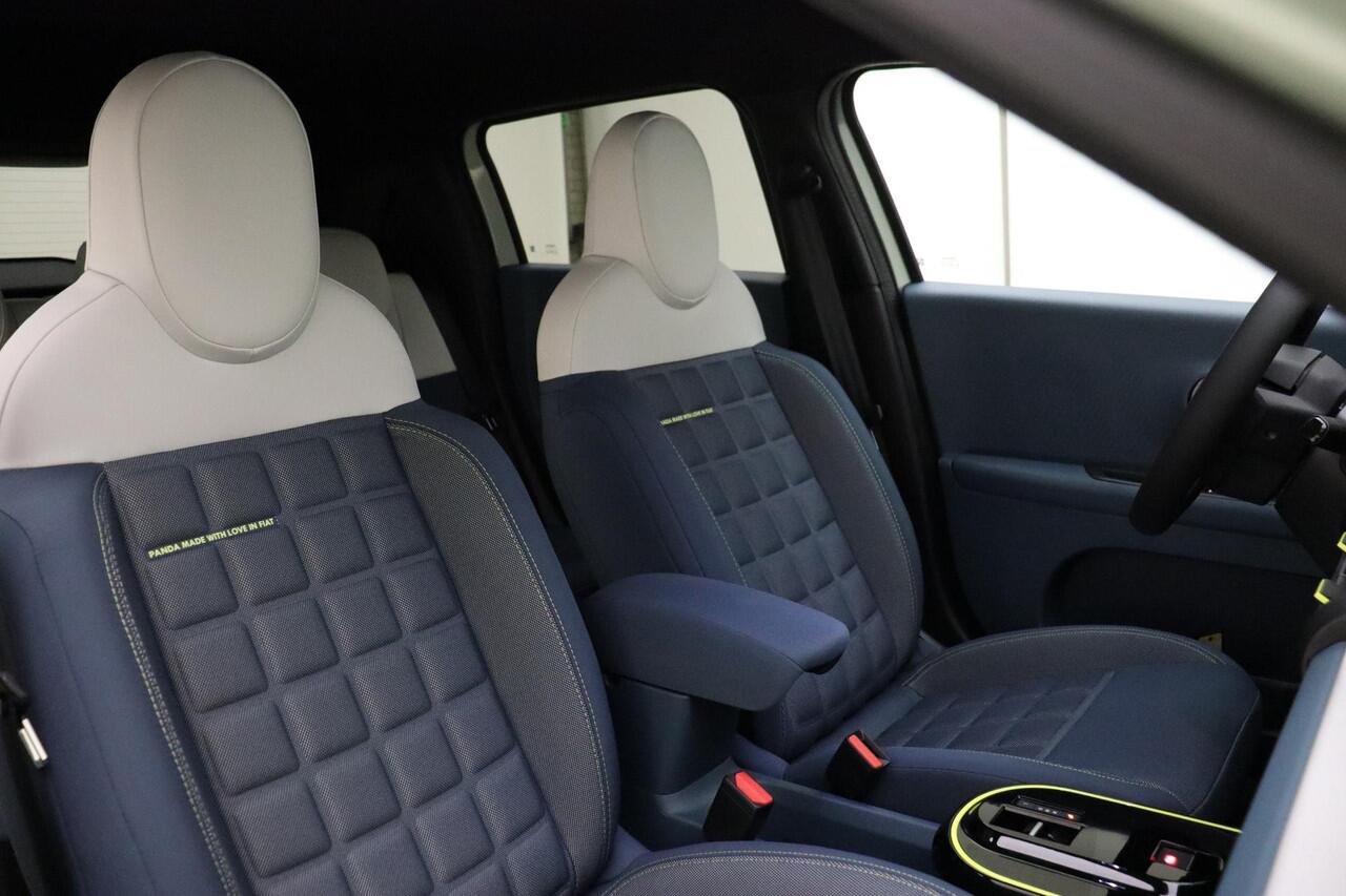 Fiat PANDA Grande 1.2 Hybrid La Prima | Automaat | NIEUW MODEL | Navigatie | Stoel & Stuurverwarming | Climate Control | Camera | Hoge instap | Dakrails | 17'' LM Velgen