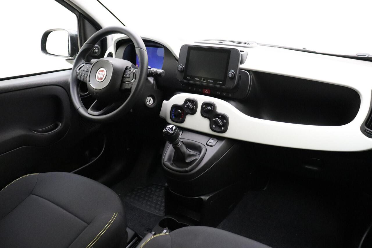 Fiat PANDA 1.0 Hybrid Pandina | NIEUW | Navigatie via Carplay | Airco | Bluetooth | Cruise control | Hoge instap | Lichtmetalen velgen | Extra getint glas | Dakrails