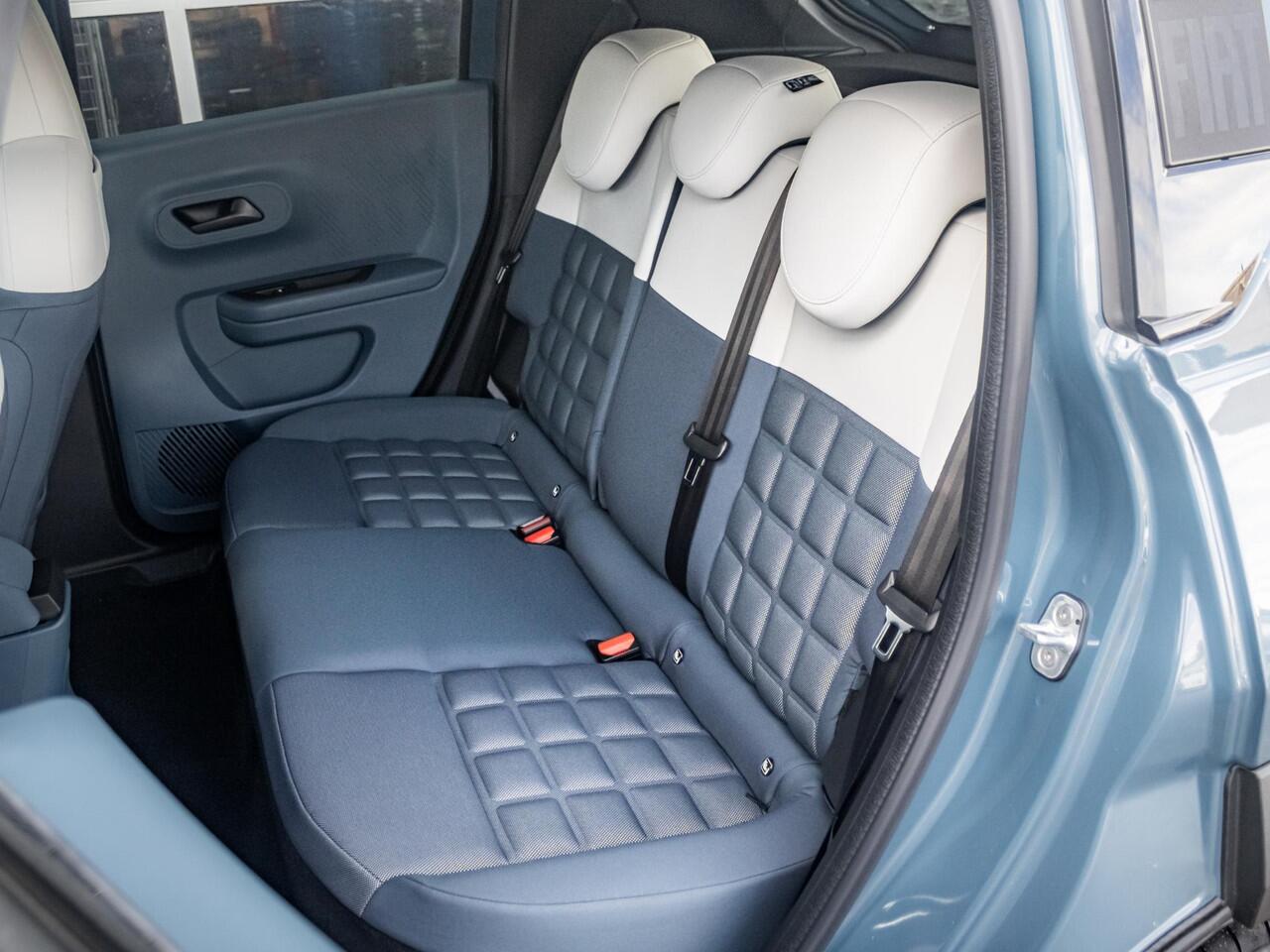 Fiat PANDA Grande La Prima 7,4 kW 44 kWh | Uit voorraad leverbaar | Clima | Cruise | Camera | Apple Carplay | 17" | Navi | Winter Pack