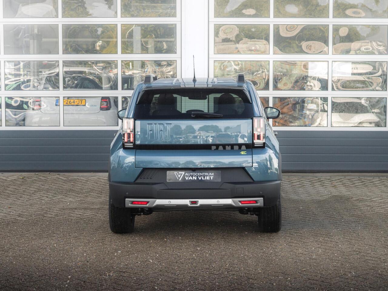 Fiat PANDA Grande La Prima 7,4 kW 44 kWh | Uit voorraad leverbaar | Clima | Cruise | Camera | Apple Carplay | 17" | Navi | Winter Pack