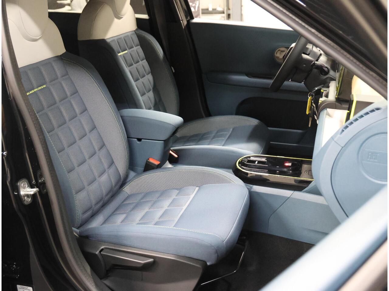 Fiat PANDA Grande 1.2 Hybrid La Prima | Incl. ¤1.250,- Korting! | Camera | CruiseControl | AppleCarPlay/AndroidAuto | Navigatie | Airco |