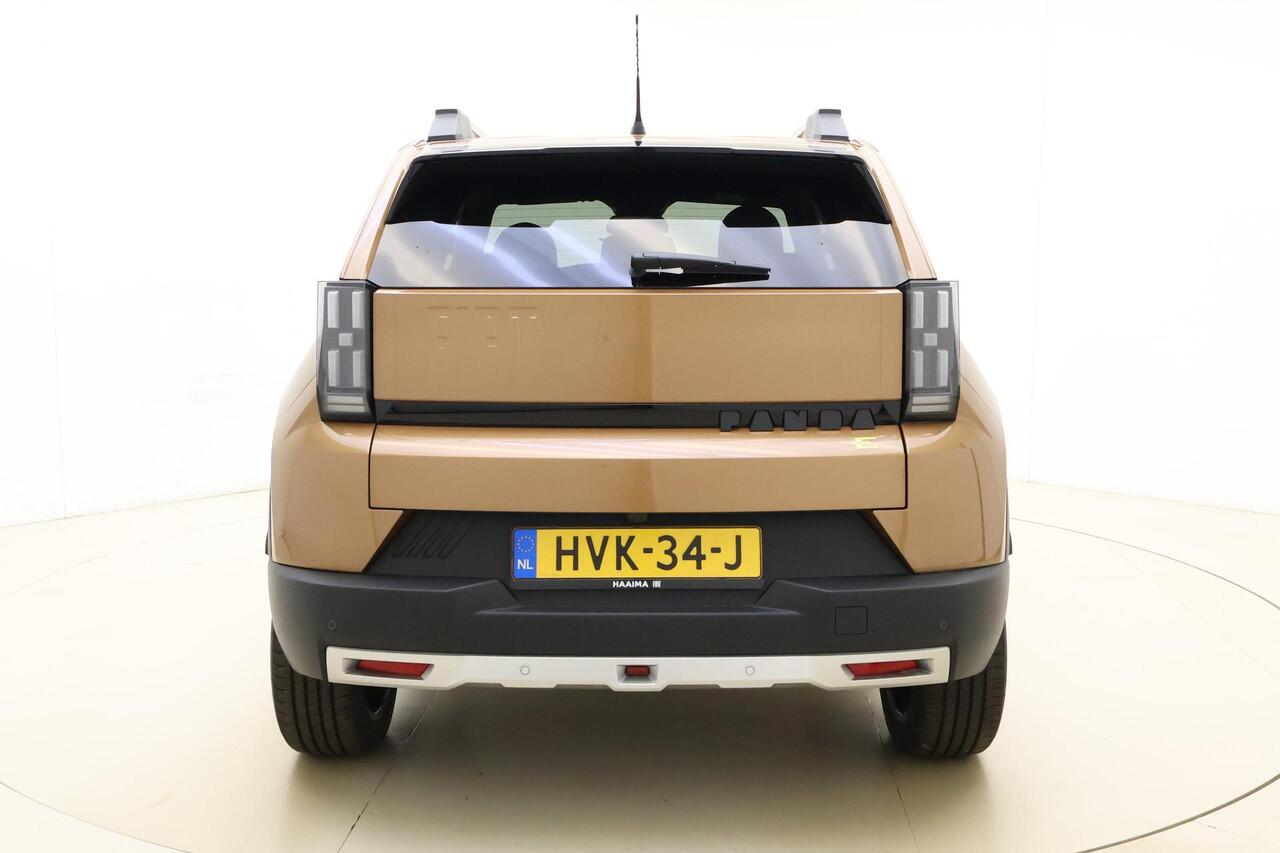 Fiat PANDA Grande La Prima 11 kW 44 kWh | Nvigatie | Climate control | Camera | Stoel & Stuurverwarming | NIEUW MODEL | DEMO | Dakrails | Hoge instap
