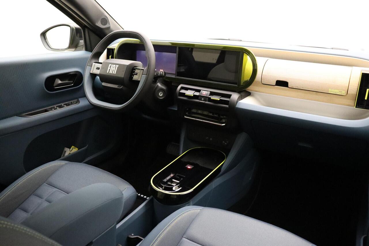 Fiat PANDA Grande La Prima 11 kW 44 kWh | Nvigatie | Climate control | Camera | Stoel & Stuurverwarming | NIEUW MODEL | DEMO | Dakrails | Hoge instap