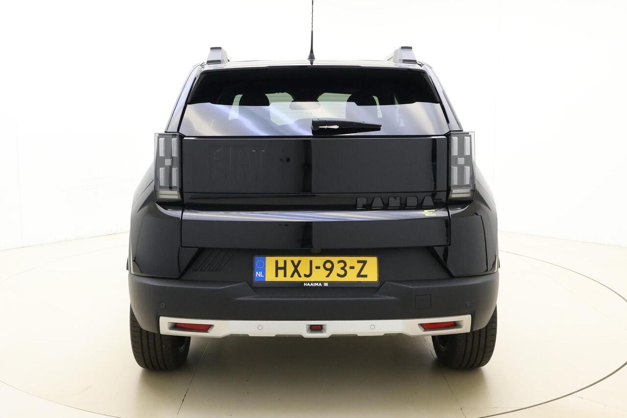 Fiat PANDA Grande La Prima 11 kW 44 kWh | DEMO | NIEUW MODEL | Navigatie | Climate control | Camera | Hoge instap | Dakrails | Stoel- en stuurverwarming | verwarmbaar voorraam