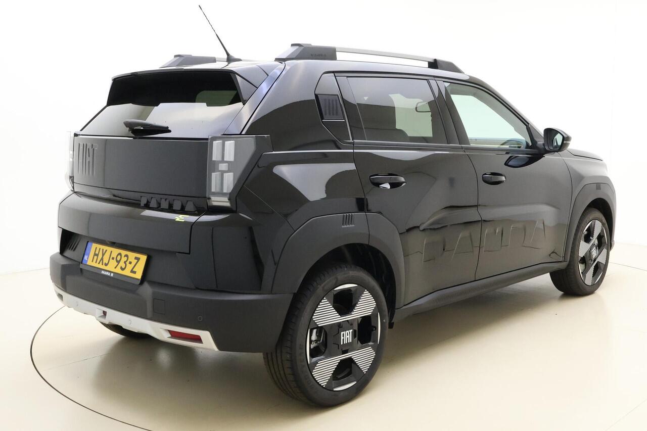 Fiat PANDA Grande La Prima 11 kW 44 kWh | DEMO | NIEUW MODEL | Navigatie | Climate control | Camera | Hoge instap | Dakrails | Stoel- en stuurverwarming | verwarmbaar voorraam