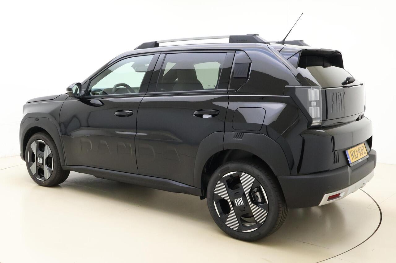 Fiat PANDA Grande La Prima 11 kW 44 kWh | DEMO | NIEUW MODEL | Navigatie | Climate control | Camera | Hoge instap | Dakrails | Stoel- en stuurverwarming | verwarmbaar voorraam