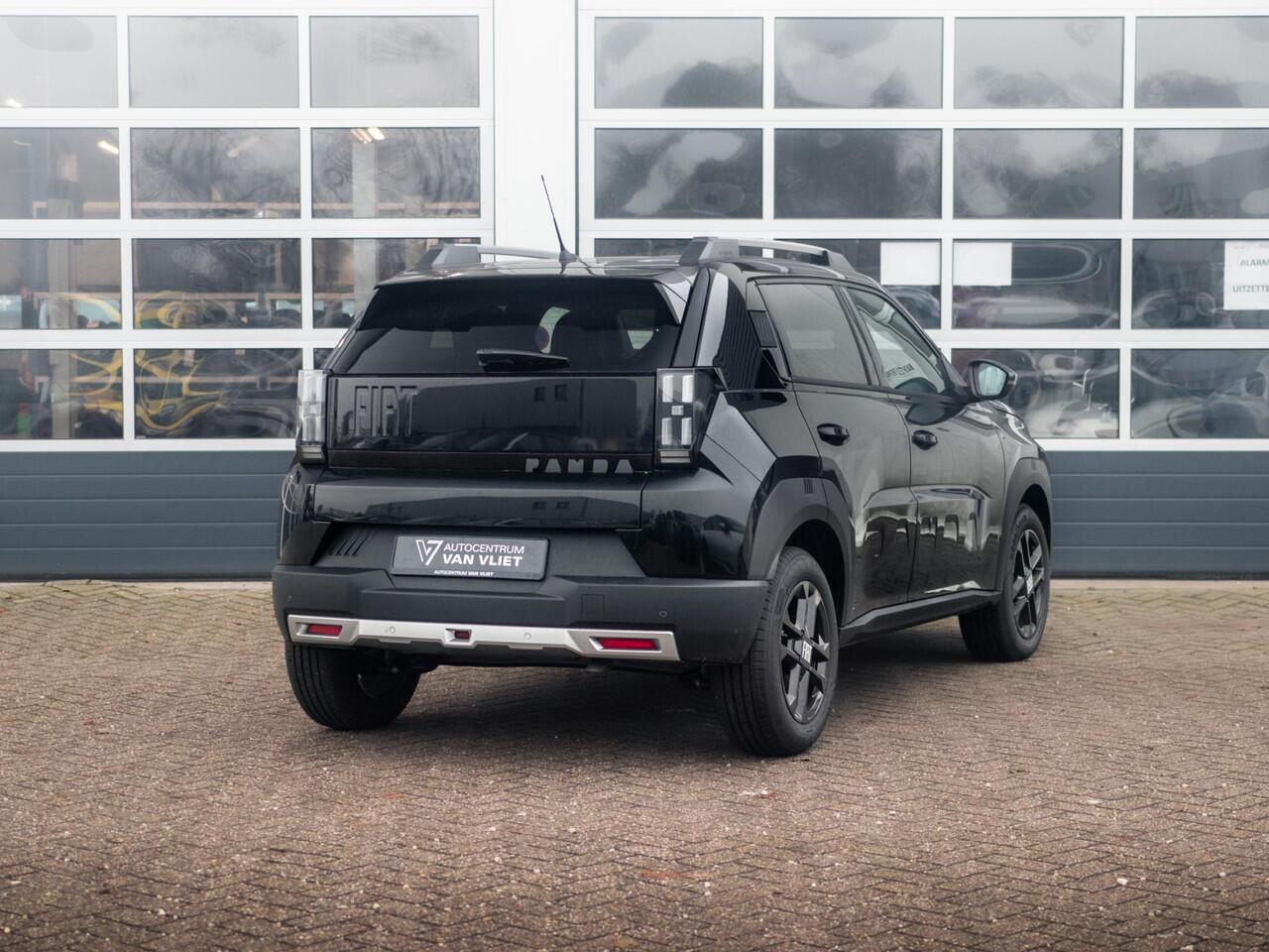 Fiat PANDA Grande 1.2 Hybrid Edizione Nero | Automaat | PDC | Airco | Apple Carplay | Cruise | Pack Style |16" All Season banden